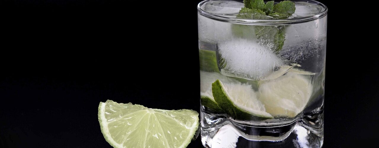 Sprudelnde Kreationen: Wie Sodawasser Deine Cocktails transformiert auf sodawasser.eu